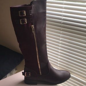 Just Fab Tayler Zip Boot in Burgundy